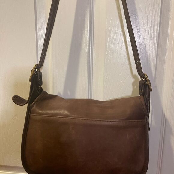 Elegant Brown Leather messenger Shoulder Bag - Picture 7 of 16